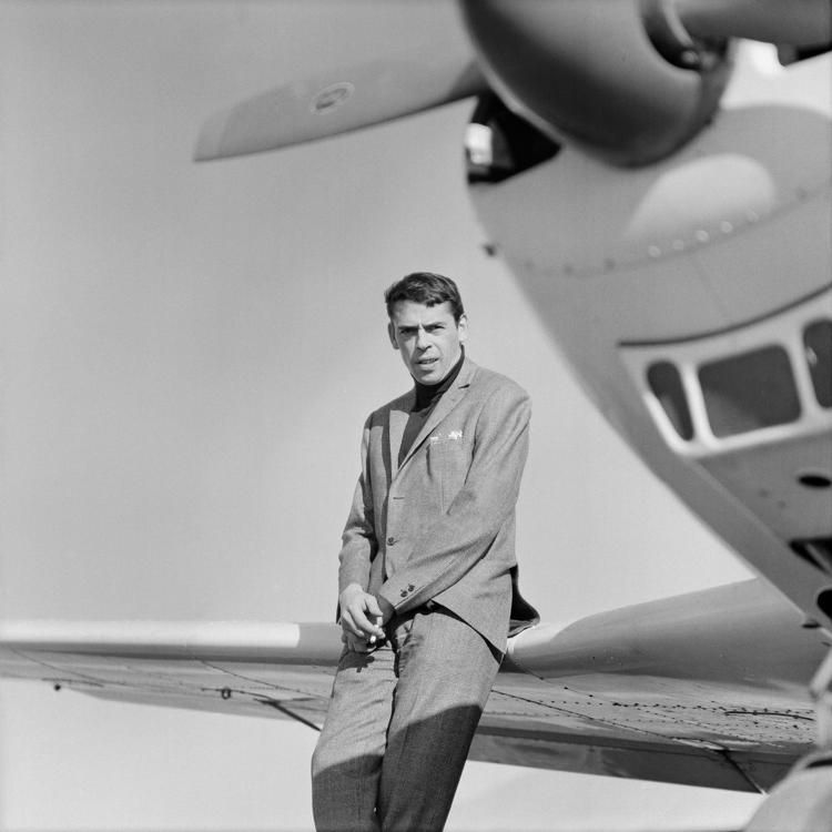 11957-jacques-brel-with-his-airplane